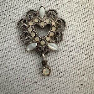 La Contessa by Mary Demarco heart pin brooch Valentine’s medieval vintage 2003